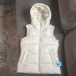Columbia Women’s Cream Hooded Vest